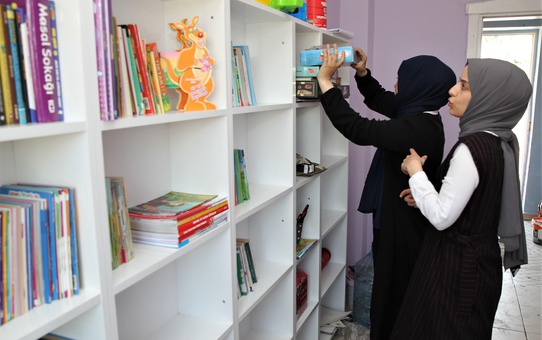 Şehidin anısını yaşatmak için İstanbul'dan gelerek Van'daki okulu onardılar