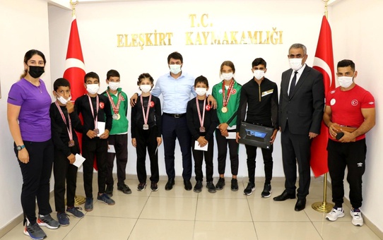 Kaymakam Duruk sporcuları kabul etti