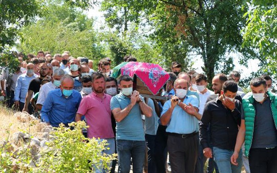 KAZADA ÖLEN 8,5 AYLIK HAMİLE ESRA İLE YEĞENİ TAHA TOPRAĞA VERİLDİ