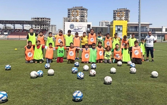GSB'de Okulları'nda futbol ve futsal ilgi görüyor
