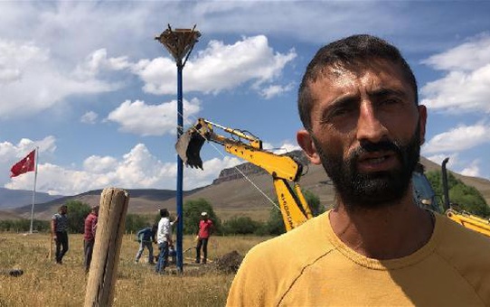 TURİSTİN SÖZLERİNE ÜZÜLÜP, KÖYÜNE ORMAN KURDU