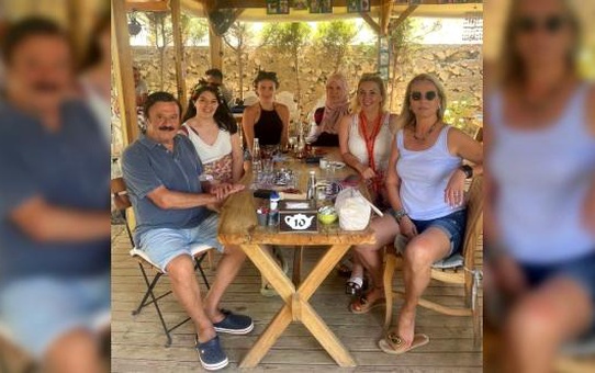 Dostlarıyla kahvaltıda buluştular