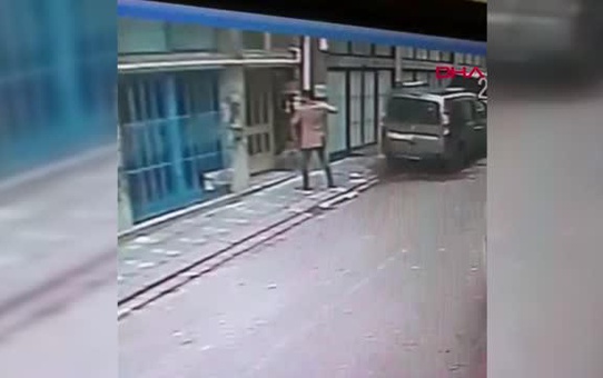 ZEYTİNBURNU'NDA KOMŞUSUNUN EVİNİ KURŞUNLAYAN ESKİ KOMŞU KAMERADA