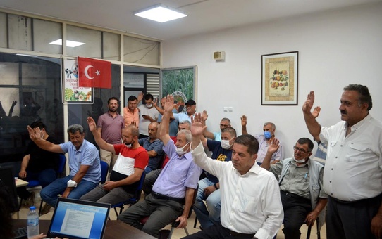 Meyveciler sandığa gitti
