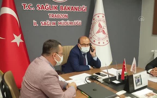 Kovid-19 aşısı olmak istemeyen kadını, Vali Ustaoğlu ikna etti