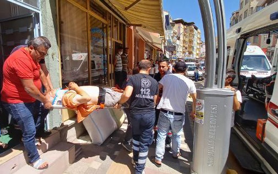 ASANSÖRÜN HALATI KOPTU; 2'NCİ KATTAN DÜŞEN İKİ KARDEŞ AĞIR YARALANDI