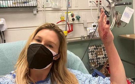 TV yıldızı Brandi Glanville, gizemli bir enfeksiyon nedeniyle hastanelik oldu