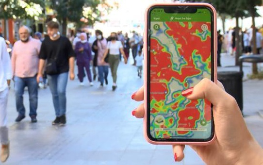 KIRMIZIYA DÖNEN İLÇELER YİNE MASKESİZ MESAFESİZ