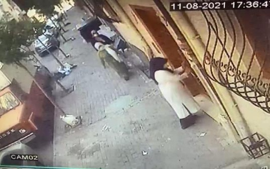 OĞLUNA ZEKAT GETİRDİK DİYEREK KANDIRDIKLARI KADININ 5 BİN LİRASINI ÇALDILAR