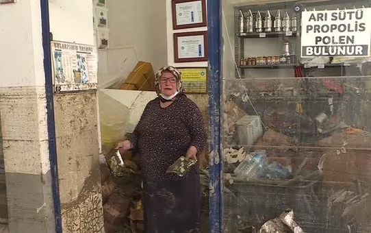 Son dakika haberleri... KASTAMONU - Sel felaketinin yaşandığı Bozkurt'ta esnaflık yapan Hatice Sezer, yaşadıklarını anlattı