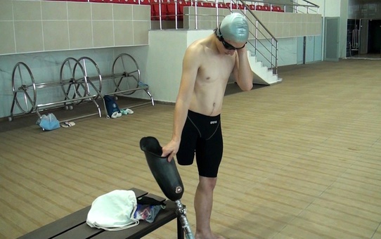 Paralimpik sporcu Recep Tuna, engelleri aşarak olimpiyatlara yüzüyor
