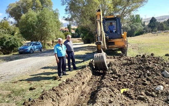 Dumlupınar'da mezarlık çevre duvarı çalışması