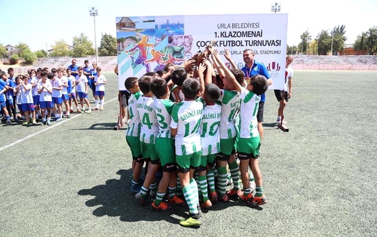 Klazomenai Çocuk Futbol Turnuvası'nın şampiyonu Salihlispor