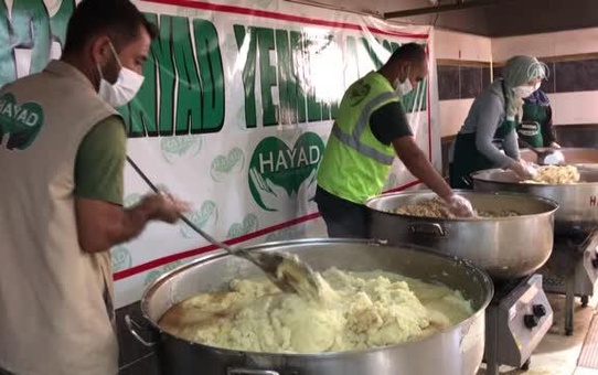 Afrin bölgesindeki ihtiyaç sahiplerine, her gün sıcak yemek yardımı yapılıyor