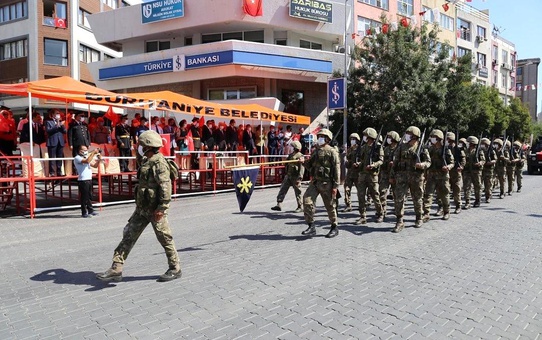 Zafer coşkusu Burhaniye'de kutlandı