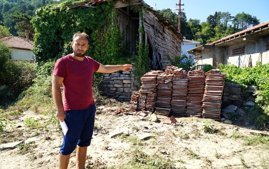 Son dakika! Selde yıkılan bina, 8 kişinin hayatını kurtardı
