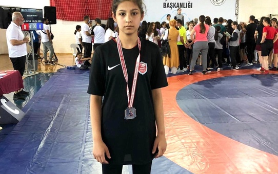 Kepez Belediyesi Güreş takımı sporcusu Elif, milli takım kampına davet edildi