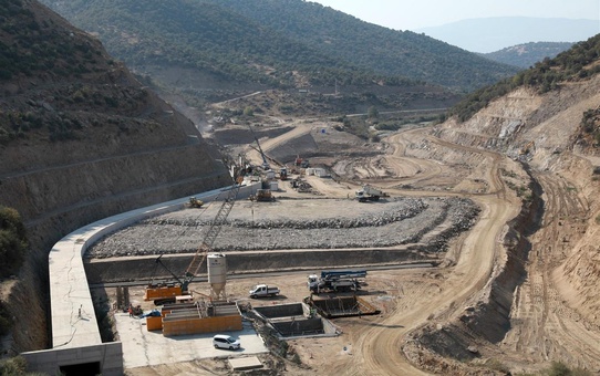 Sarıçay Barajı'nda çalışmalar devam ediyor