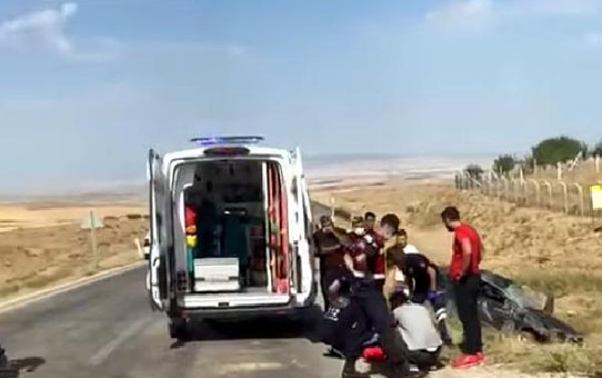 Şehidin eşi kazada öldü, oğlu ve yeğeni yaralandı