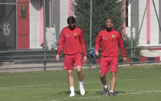 ESKİŞEHİR - 'Anadolu yıldızı' Eskişehirspor'un deneyimli kaptanları başarı için gençlerin enerjisine güveniyor