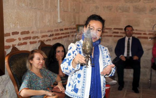 TÜRKİYE'NİN İLK 'KOKU UZMANI' ADAYLARI, SON DERSLERİNİ BAYEZİD KÜLLİYESİ'NDE İŞLEDİ