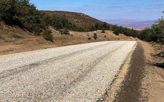 Çiçekdağı ve Akçakent'te 11 kilometre köy yolu tamamlandı