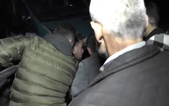 Minibüs ile otomobilin çarpışması sonucu 6 kişi yaralandı