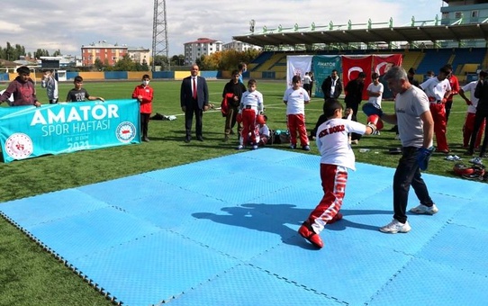 Ağrı'da 'Amatör Spor Haftası' kortej yürüyüşü başladı