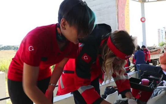 Onlar 112 tatbikatlarının vazgeçilmez 'makyaj ustaları'