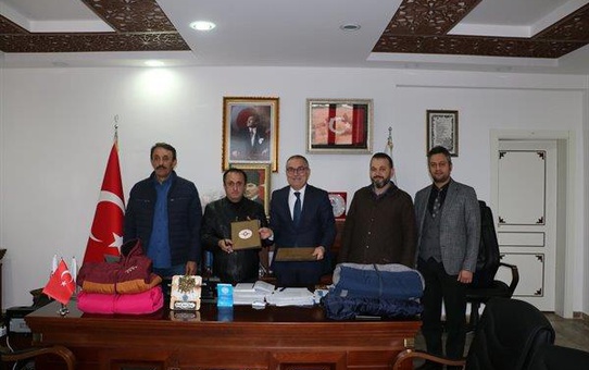 Bilecik Ticaret ve Sanayi Odası öğrencilere mont yardımında bulundu
