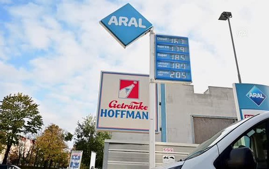 Almanya'da akaryakıt fiyatlarının pahalılığı Alman sürücüleri komşu ülkelere yönlendiriyor