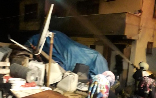 İki katlı evde çıkan yangın korkuttu