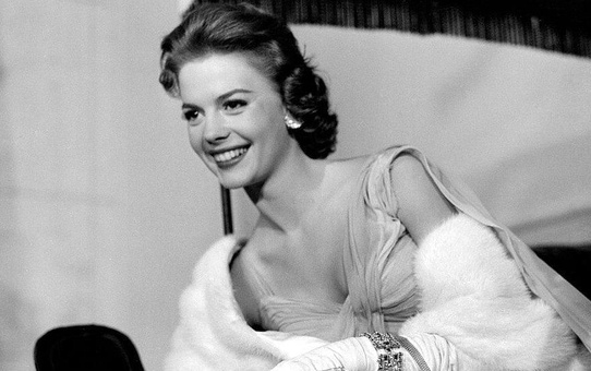 Natalie Wood'ın kardeşi, Kirk Douglas'ın ablasına cinsel saldırıda bulunduğunu iddia etti