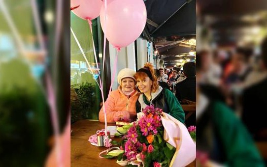 Gülden Karaböcek doğum gününde pembelere büründü