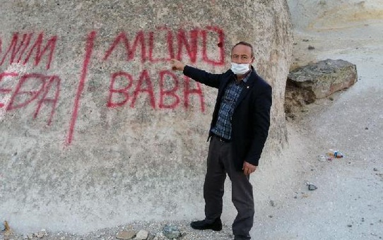 TEMİZLENEN PERİBACALARINA YENİDEN SPREY BOYALI SALDIRI