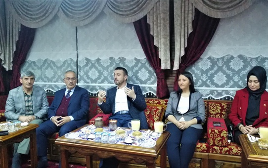 Kestel Belediye Başkanı Acar, Pazaryeri'nde gençlerle bir araya geldi