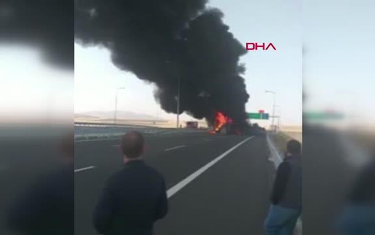 LASTİĞİ PATLAYAN TIR ALEV ALDI; AĞABEY VE KARDEŞİ YARALANDI