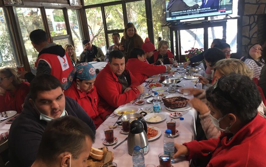 Urla'da engelsiz kulüp çocukları kahvaltıda buluştu