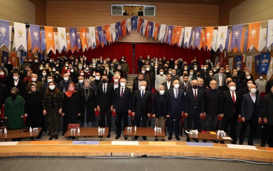 Özlü, AK Parti'nin duayen isimlerini misafir ediyor