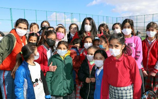 ŞÜKRAN ÖĞRETMEN KIZLARIN OKULLU OLMASI BİZE EN BÜYÜK HEDİYE