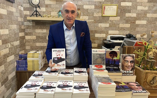 Gazeteci yazar Ali Eyce, okurlarıyla buluştu