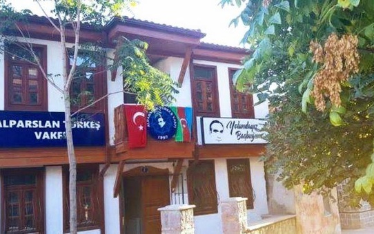 Kutalmış Türkeş'ten MHP'ye: Siz Türkeş'in açık ve has düşmanlarısınız!