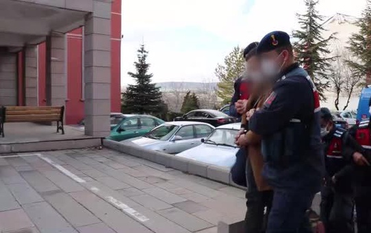 Yaşlı çiftin altınlarını dolandıran şüpheli tutuklandı