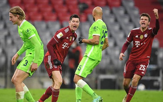 Bayern Münihli Lewandowski'den gol şov! 50 yıllık rekoru kırdı
