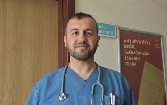 AFYONKARAHİSAR - Doktorla hasta arasında çıkan tartışma 'baklavayla' tatlıya bağlandı