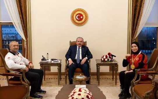 TBMM Başkanı Şentop, Dünya Bilek Güreşi Şampiyonu genci kabul etti