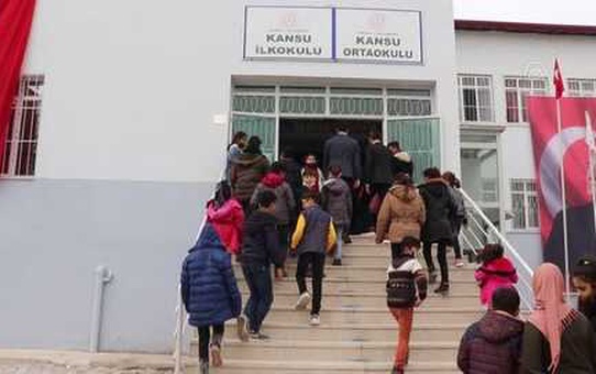 Altınözü'nde 'Kütüphanesiz Okul Kalmayacak Projesi' kapsamında kütüphane açıldı
