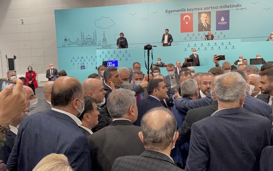 İBB Meclisi'nde 'Yezid' gerginliği
