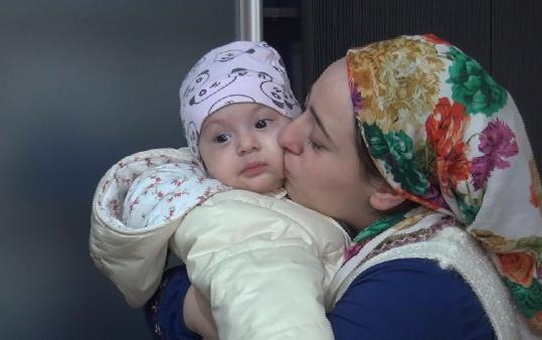 7 AYLIK BEBEĞİNİ 5 AY SONRA GÖRDÜ