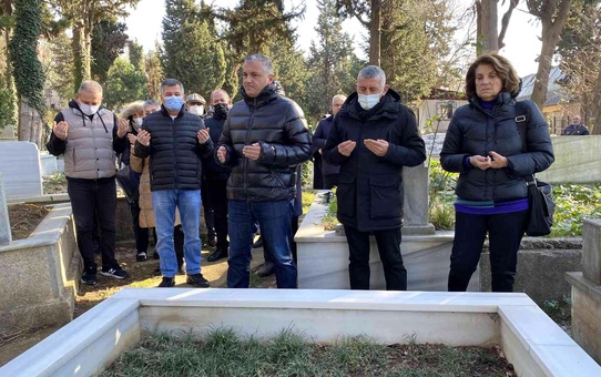 Mehmet Ali Birand vefatının 9. yılında mezarı başında anıldı